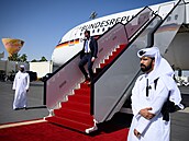 Letadlo německého prezidenta Franka-Waltera Steinmeiera po přistání v Kataru...