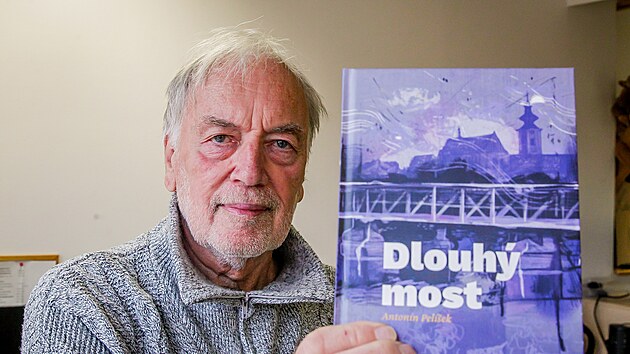 Jihoesk novin a spisovatel Antonn Pelek vydal svou dal knihu s nzvem Dlouh most. Vyprv v n o sv babice a jejm pbhu z Terezna za 2. svtov vlky.