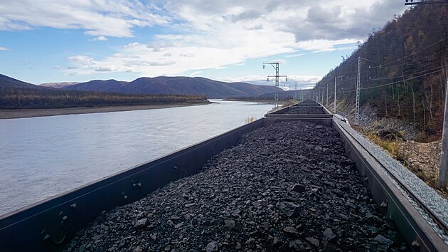 Cesta nákladního vlaku s uhlím po Bajkalsko-amurské magistrále. (11. 1. 2023)