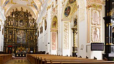 Barokní oltá v katedrále, jeho výka pesahuje dvacet metr a na íku...