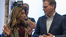 Lídryn� VVD Dilan Ye�ilgözová-Zegeriusová a �éf Nové spole�enské smlouvy (NSC)...