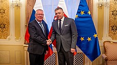 Robert Fico a ruský velvyslanec na Slovensku Igor Bratčikov (30. listopadu 2023)