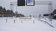 Uzavená hraniní stanice Vaalimaa mezi Finskem a Ruskem ve finském Virolahti...
