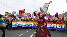 Aktivisté za práva LGBT komunity protestují v Rusku. (1. května 2014)