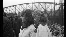 Vrní fanynky sledovaly své idoly i v mrazech.