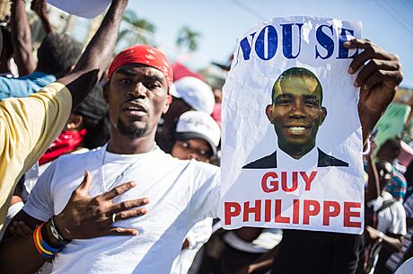 Píznivci haitského politika, policisty a zloince Guye Philippea protestují...