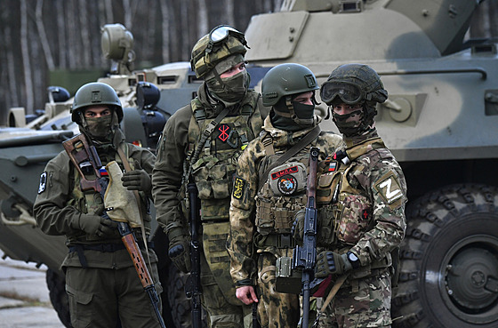 Vojáci ruských armádních jednotek radianí, chemické a biologické ochrany ve...
