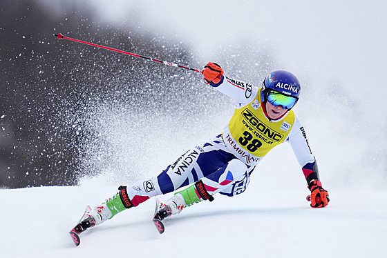 Adriana Jelínková na trati obího slalomu v Tremblantu