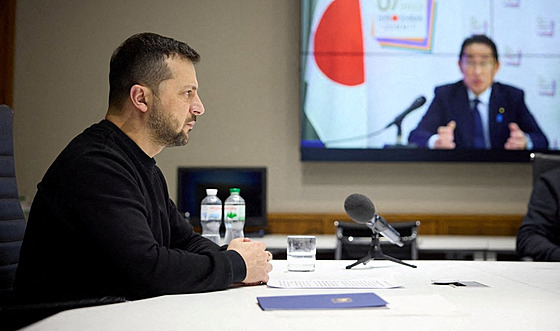 Ukrajinský prezident Volodymyr Zelenskyj se úastní videokonference s lídry...