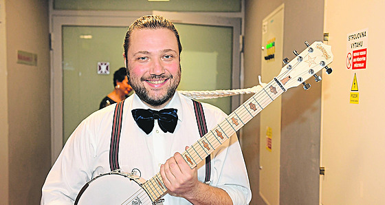 Felix Slováek mladí se nauil na banjo.