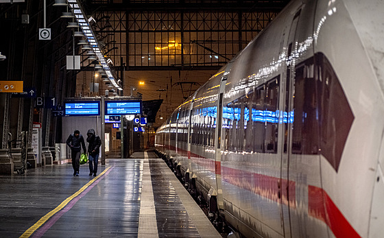 Prázdné hlavní vlakové nádraí ve Frankfurtu nad Mohanem. (8 prosince 2023)