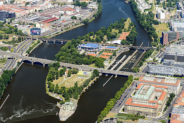 Kurty na Štvanici rušit neplánujeme, tvrzení je zavádějící, hájí se Praha