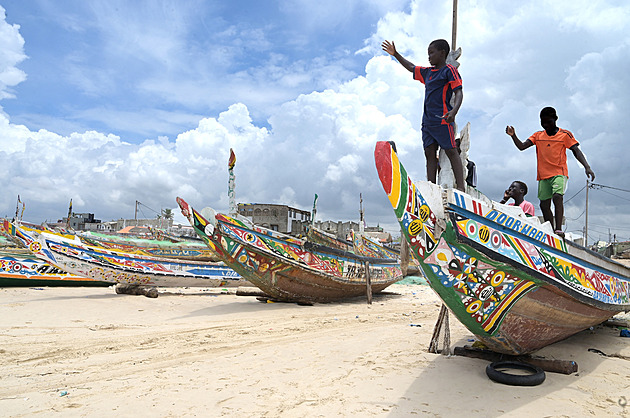 Senegal odjíždí na Kanáry. Co stojí za novou a nečekanou migrační vlnou
