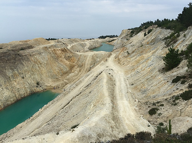 Za fotky zaplatíte průjmem a vyrážkou. Toxické jezero láká influencery