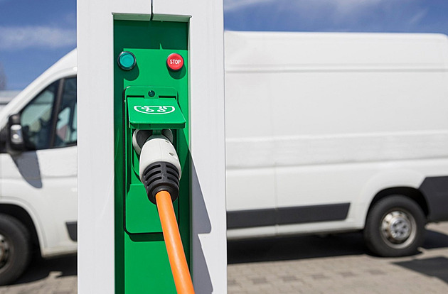 Antimonopolní úřad prověří nabíjení elektroaut. Konkurence nefunguje