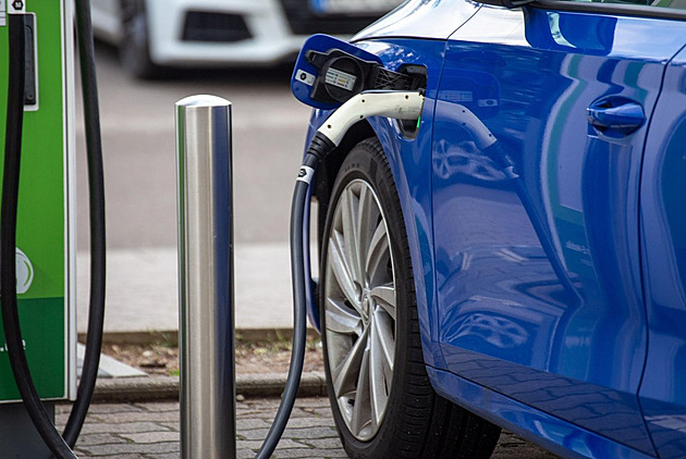 EU chce odstranit bariéry rozvoje nabíjecí sítě. Sama je vytvořila