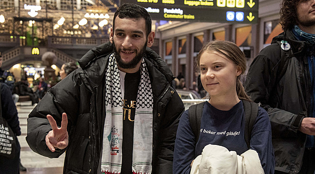 Páchaní genocidy není sebeobrana, rýpla si Thunbergová znovu do Izraele