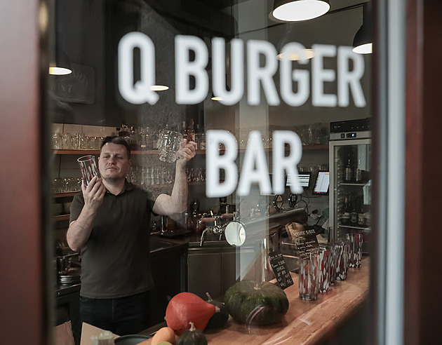 Na míru sklo, limonáda i pivo. Jablonecké bistro spojuje mistry řemesel