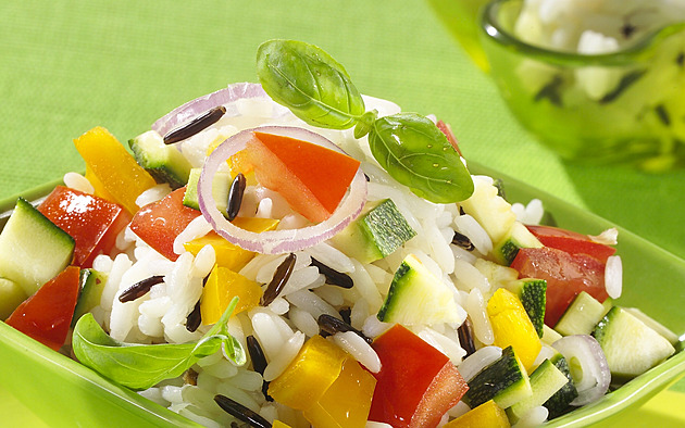 Salát se zeleninou a rýží
