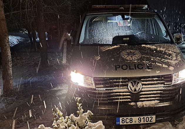 Policisté vyšetřují smrt muže a ženy v jedné obci na Českobudějovicku.