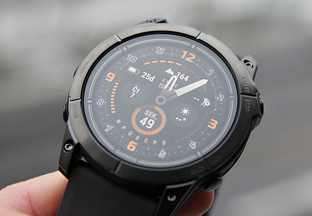 S pěti bočními tlačítky ovládnete chytré hodinky Garmin i v rukavicích
