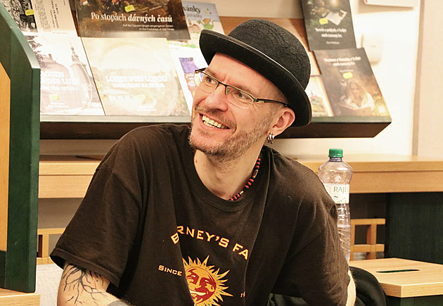 V noci jsme se probudil a knihu jsem měl v hlavě, říká autor Prahy zkouřené