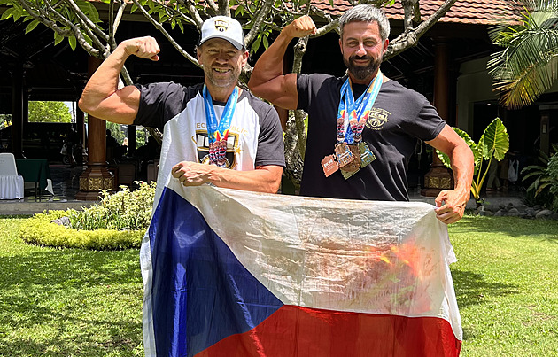 Karlovarští naturální kulturisté úspěšně předvedli své svaly až na Bali