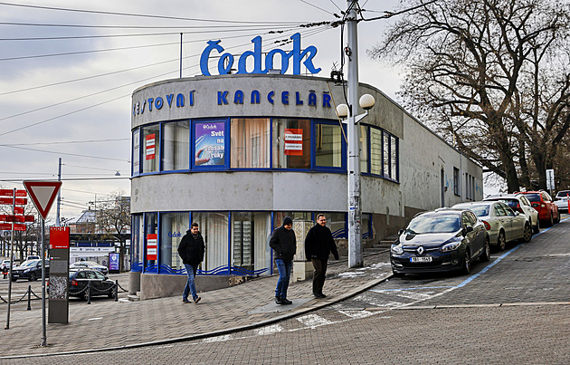 Sídlo Čedoku u nádraží zná v Brně každý, teď cestovku nahradí Burger King
