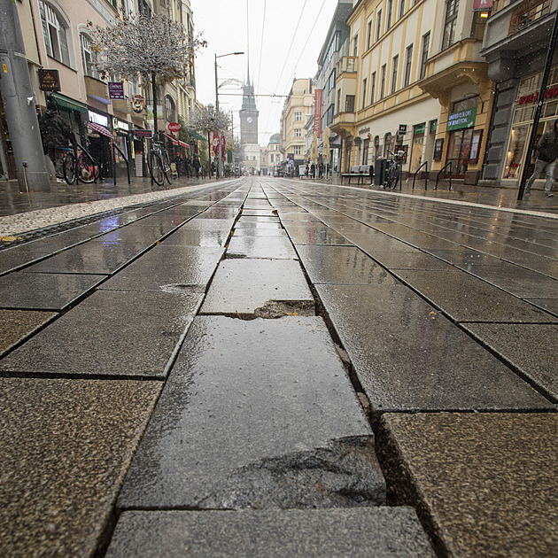 Spor o dlažbu na pardubické třídě Míru se táhne devět let, ve hře je 14 milionů