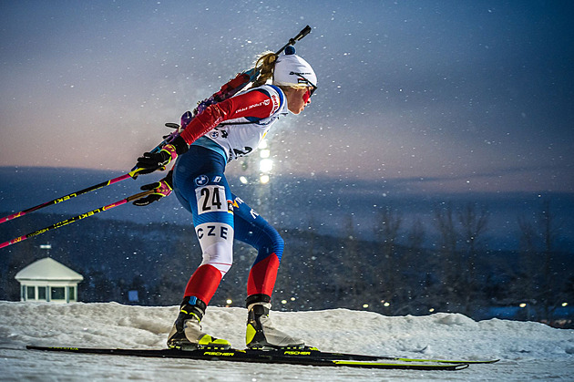 Biatlonistkám se mrazivý sprint nepovedl, bodovala jen Davidová ve čtvrté desítce