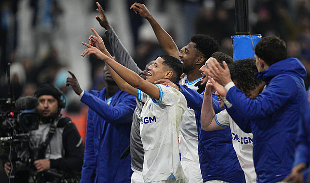 Fotbalisté Marseille porazili v dohrávce Lyon, jenž zůstal poslední