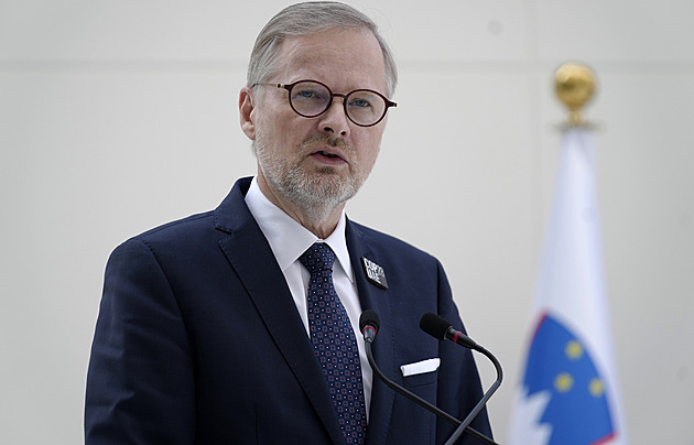 Fiala se zúčastní summitu EU. Proběhne zádušní mše za zesnulého Karla Schwarzenberga