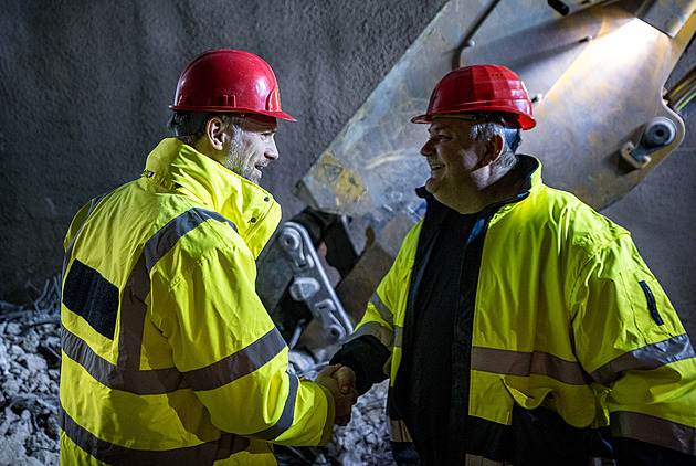 Zrušení tendru na nové metro znamená dva roky zdržení, varuje dopravní podnik