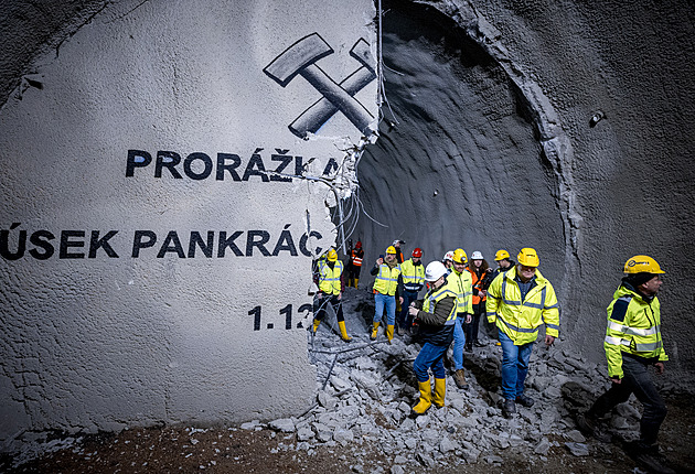 První tunel metra D je proražený, dojít se už dá z Pankráce na Olbrachtovu