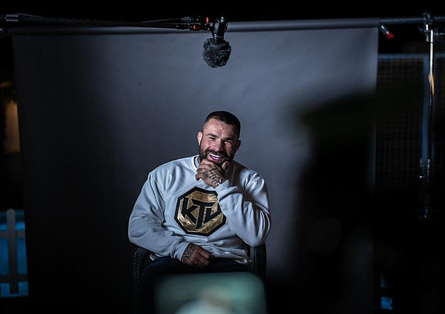 Život a dílo Karlose Vémoly: do kin míří dokument o MMA bijci a celebritě