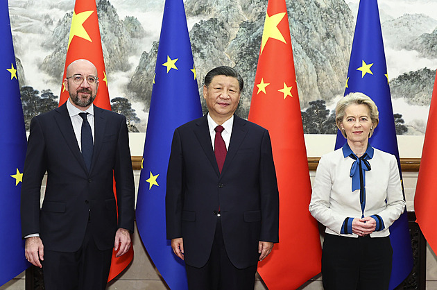 Nebuďme rivalové, nevměšujte se, řekl Si Ťin-pching v Pekingu lídrům EU