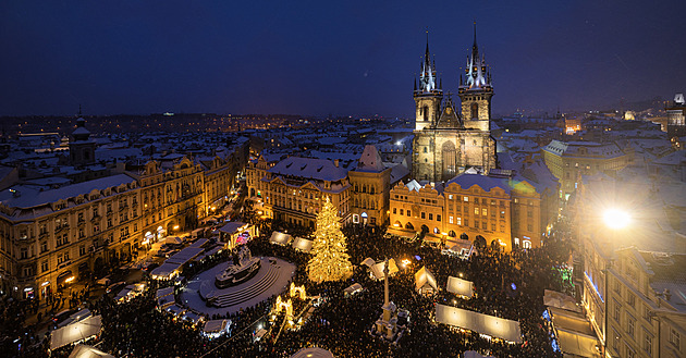 Kapela i DJ. Staroměstské náměstí na silvestra rozpumpuje sedmihodinová party