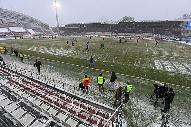 Sparta si upevnila první místo. Většinu zápasů zhatil sníh, nehrála ani Slavia