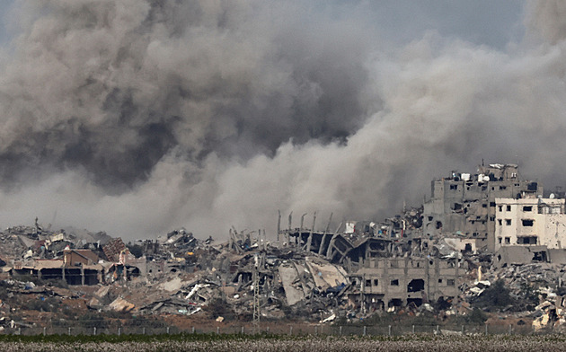 Izraelci drtí tanky město na jihu Gazy, chtějí tu dostat špičku z vedení Hamásu