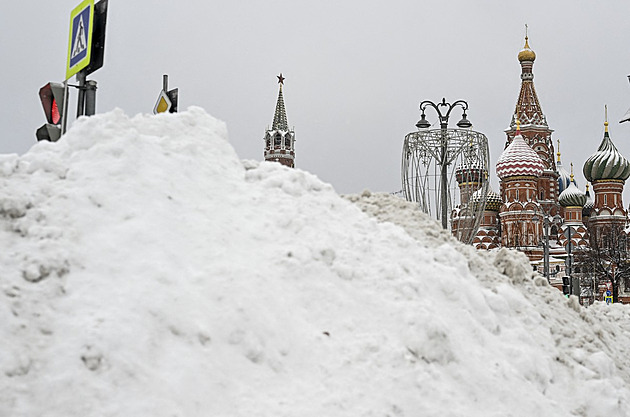Zima jak v Rusku. Na Sibiři naměřili minus 56 stupňů, Moskvu zasypal sníh