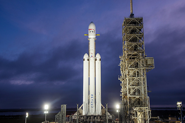 Falcon Heavy: raketa, na které si SpaceX málem vylámala zuby