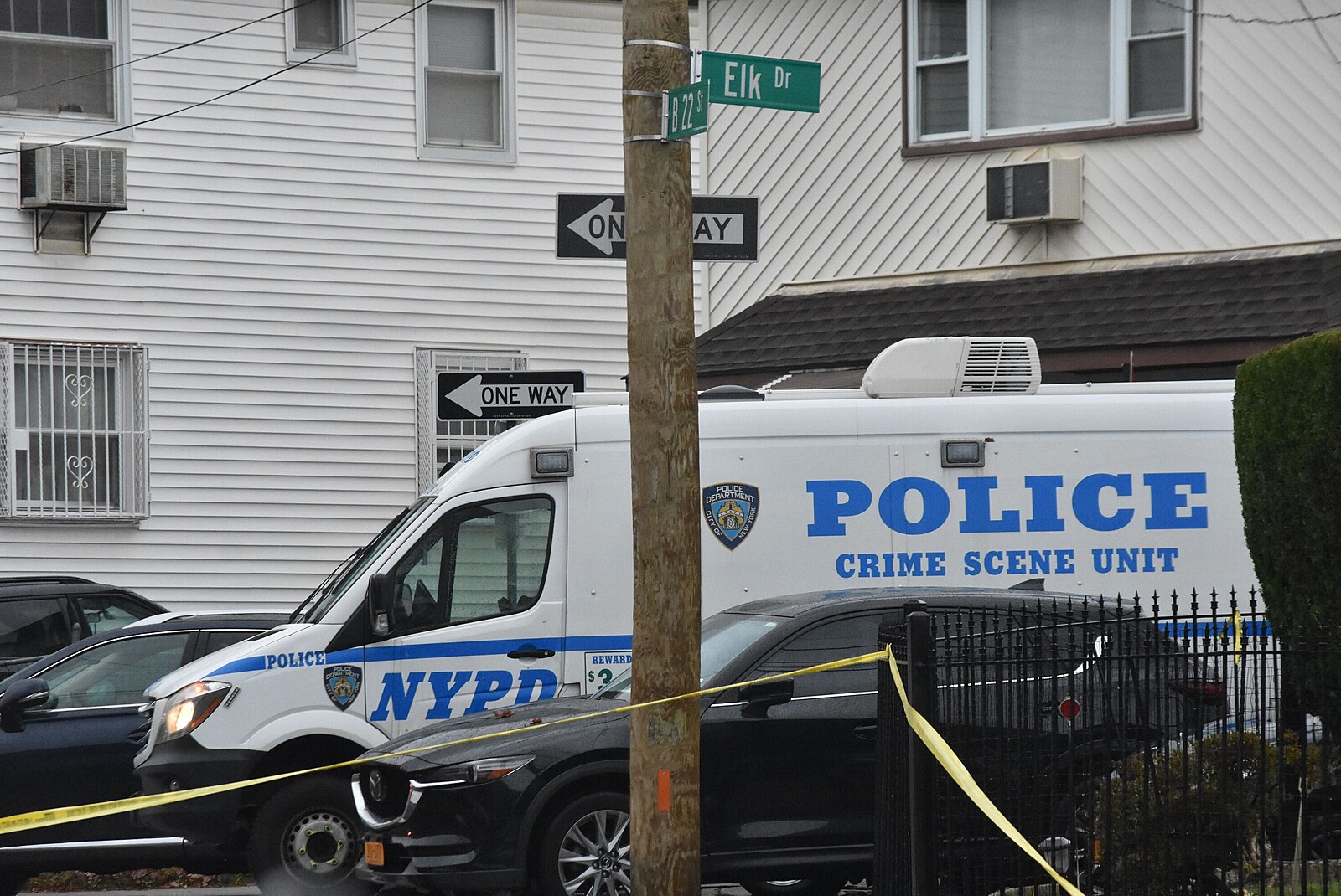 Střelec v Minnesotě napadl demokratické politiky. Vydává se za policistu