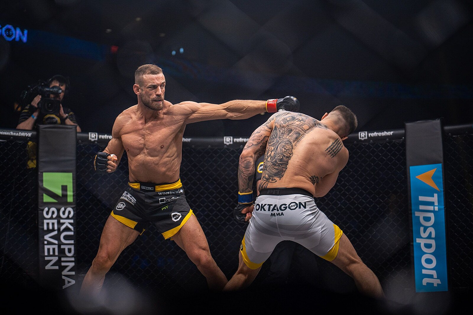 Ufc Kfc Ještě loni neznal rozdíl mezi KFC a UFC! Raška tepe do soupeře, který ...