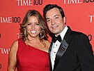 Moderátor Jimmy Fallon a jeho �ena Nancy Juvonenová se pro náhradní matku...