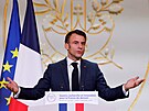 Francouzský prezident Emmanuel Macron hovoí v prezidentském Elysejském paláci...