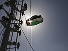 Na lodi se tyí vlajka Palestiny. (5. prosince 2023)