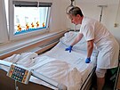 Pelh�imovsk� nemocnice zakoupila nov� elektricky polohovateln� l��ka. Maj�...