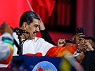 Venezuelský prezident Nicolás Maduro promlouvá ke svým píznivcm bhem...