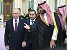 Ruský prezident Vladimir Putin a saúdský korunní princ Muhammad bin Salmán v...