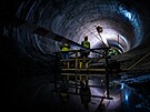 Dlníci v rámci stavby metra D prorazili poslední metry ze spojovacího tunelu...